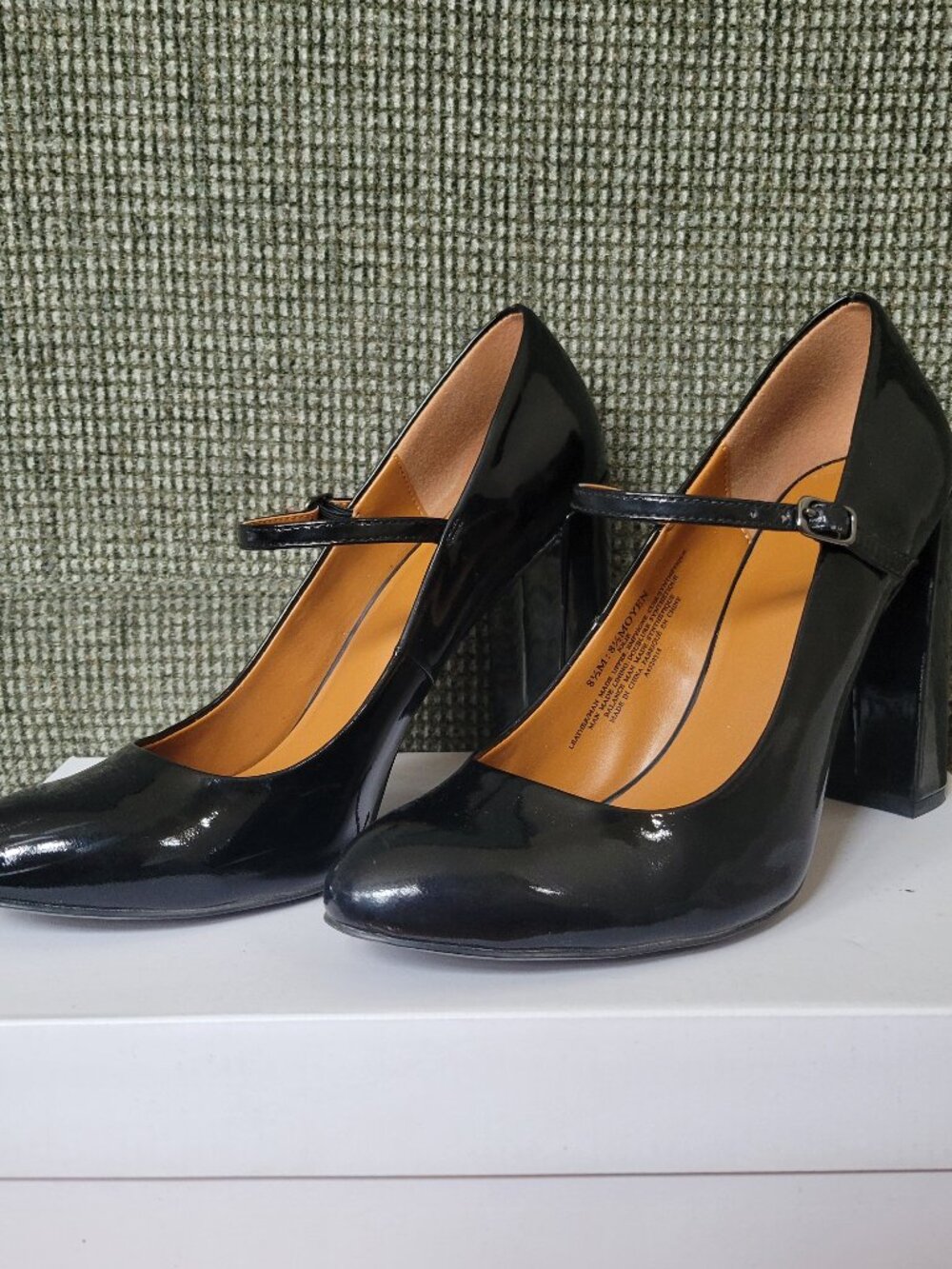 Halston Jolie Black Patent Leather Heels Size 8.5M Classic Pointed Toe Pumps